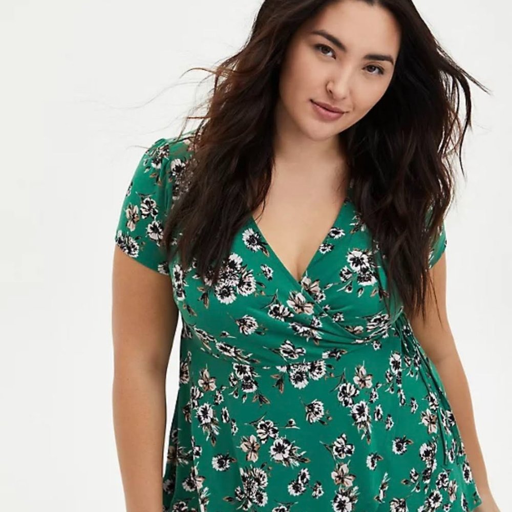 TORRID Green Studio Knit Surplice Top Size 3